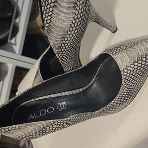 Aldo Leather Snake Pattern Pumps Sz38